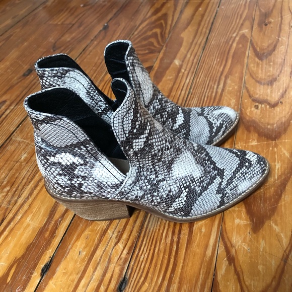 Faux Snakeskin Booties size 5.5 - Picture 3 of 7